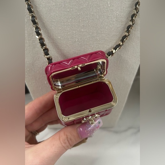 CHANEL 22K Matelasse mini bag necklace Bag Pristine
Like new full set - Picture 5 of 8